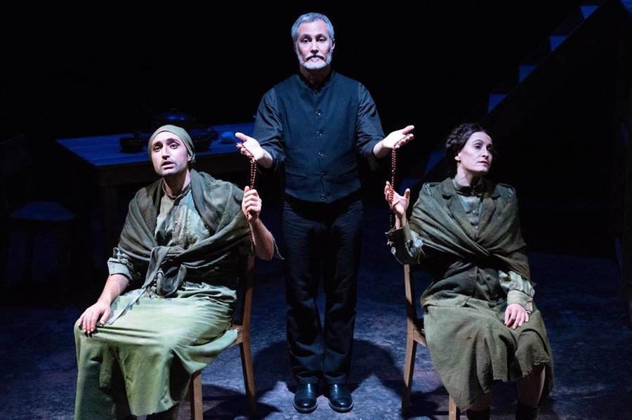 «Un racconto tragicomico di un passato che è nostro»