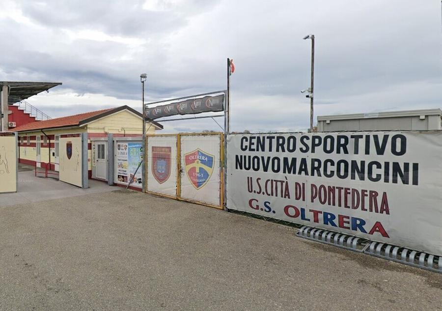 L’ingresso al campo sportivo Marconcini di Pontedera teatro della brutta vicenda