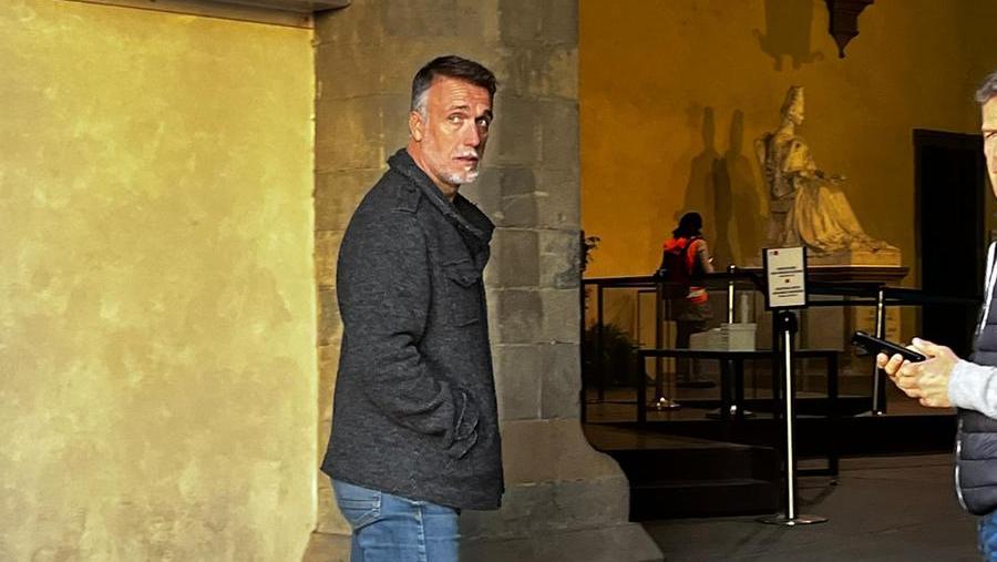 Batistuta all'uscita dall'incontro con il sindaco