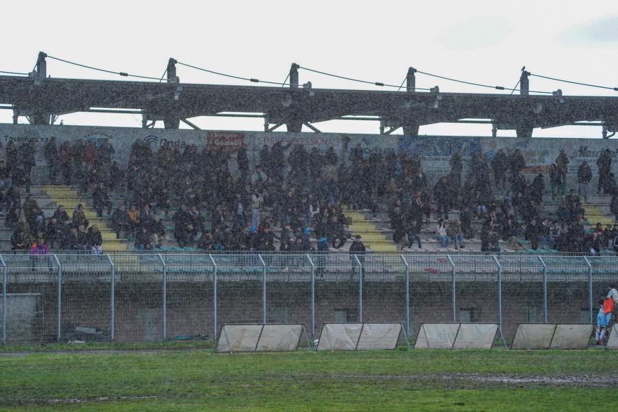 
	La tribuna del Pertini domenica sotto la pioggia (foto Nucci/ Innocenti)

