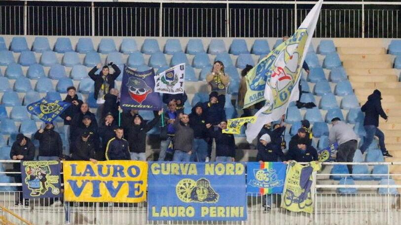 I tifosi azzurri sugli spalti a Pescara