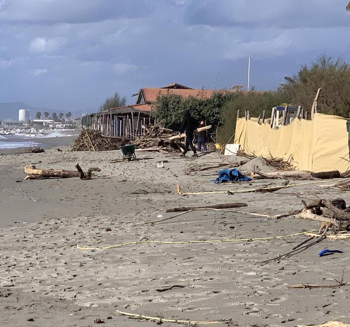 Ora le onde minacciano il mito di Forte dei Marmi: i vip in rivolta contro il porto di Carrara