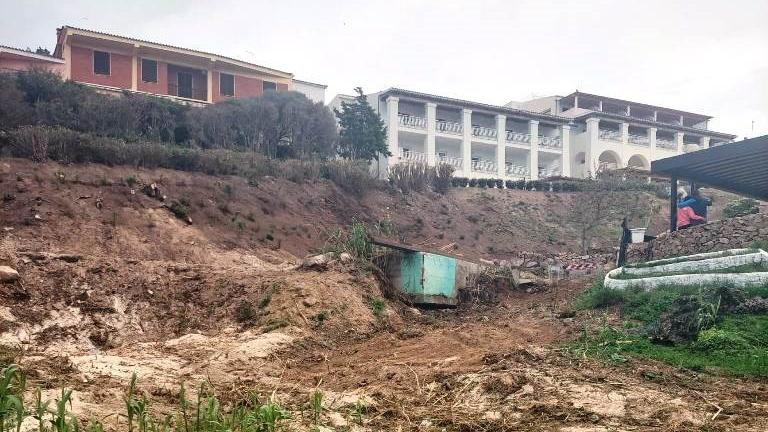 Mezzi meccanici sulle dune di Rena Bianca e una piscina non autorizzata: chiesto il rinvio a giudizio per il titolare dell’hotel Moresco