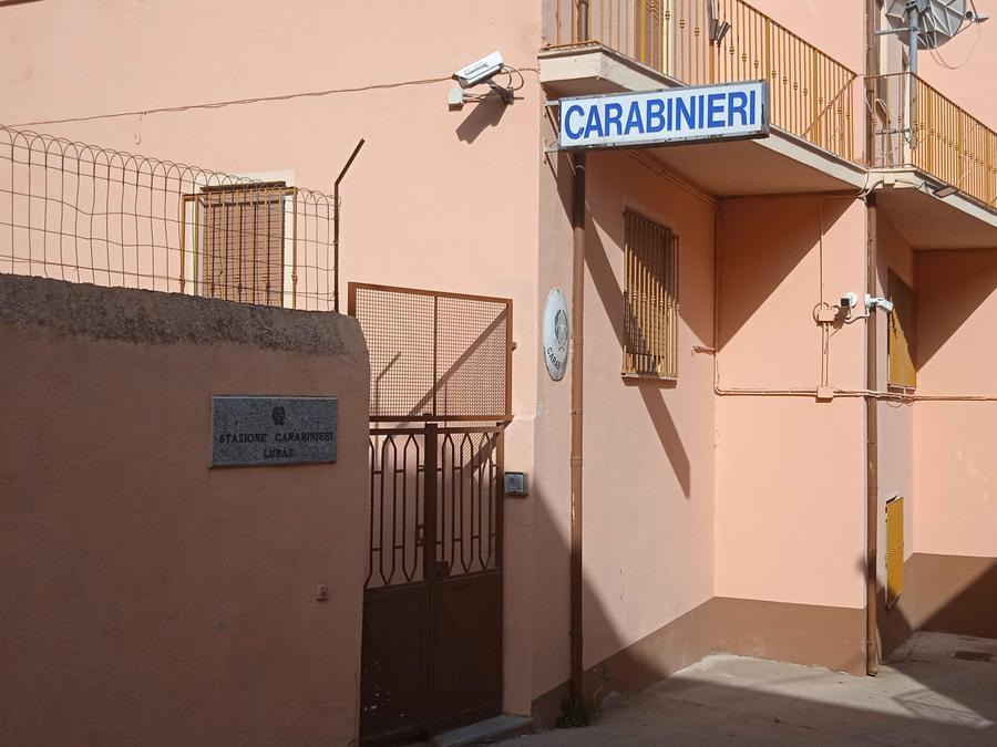 Luras, tre pallottole nella buca delle lettere. Una coppia nel mirino