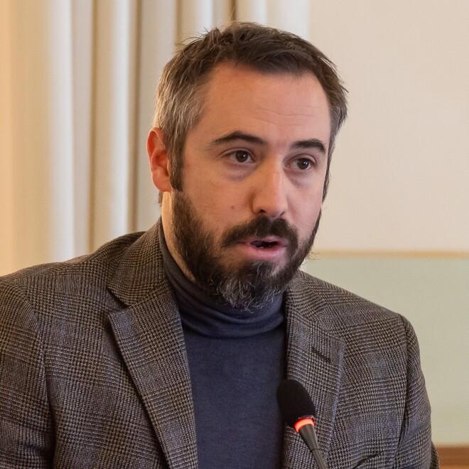 Portomaggiore, torna in azione e col bastone spacca le panchine