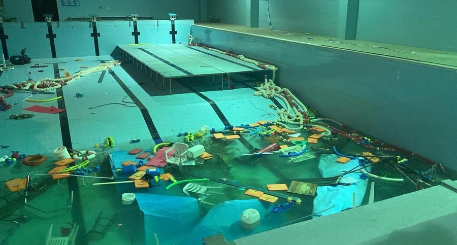 Gavorrano, vandali alla piscina comunale: «Tutto devastato, scenario indescrivibile»