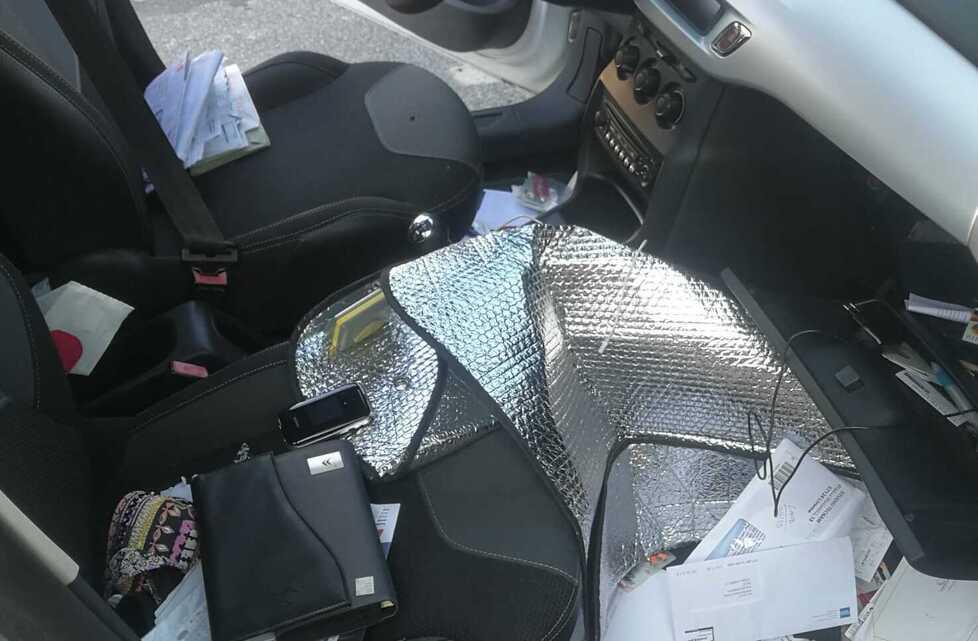 Livorno, furti sulle auto delle mamme: ladri appostati fuori da scuola. Ecco come agiscono