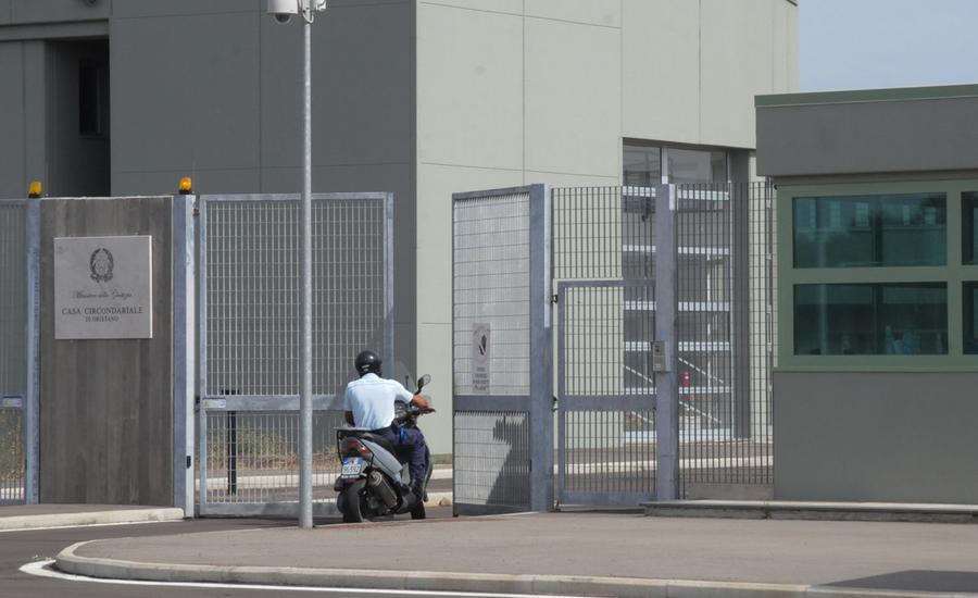 Detenuto torna nel carcere Massama con 70 dosi di droga nascoste nel retto: scoperto dal cane Krisnha