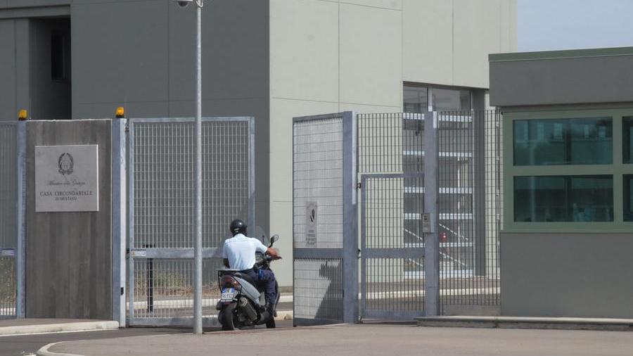Detenuto torna nel carcere Massama con 70 dosi di droga nascoste nel retto: scoperto dal cane Krisnha