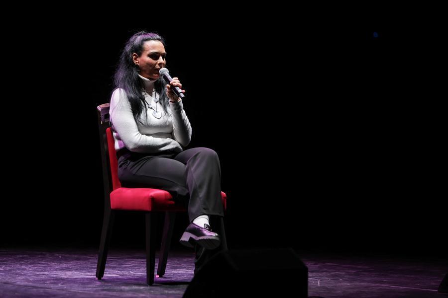 Claudia, un flusso senza sosta: «Dalle botte alla rinascita»