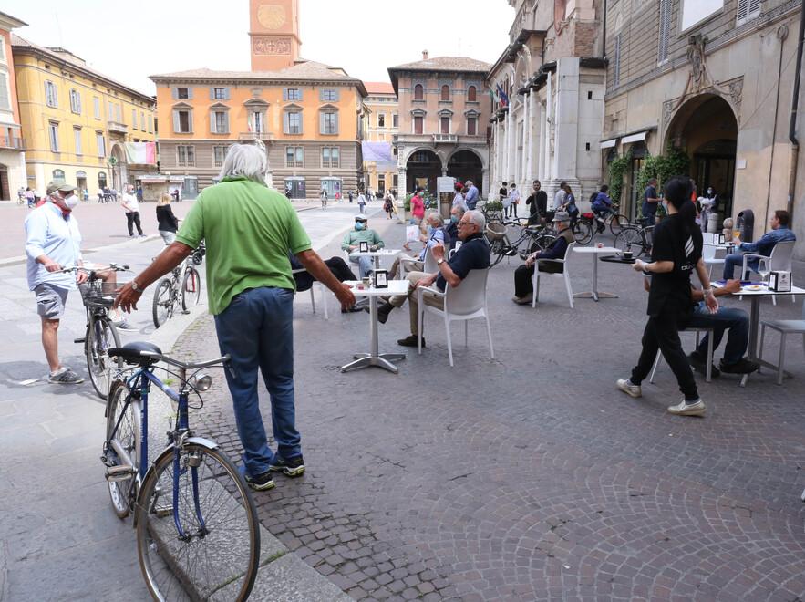 Le nuove regole per distese e dehors. Sidoli: «Valorizzeremo il centro storico»