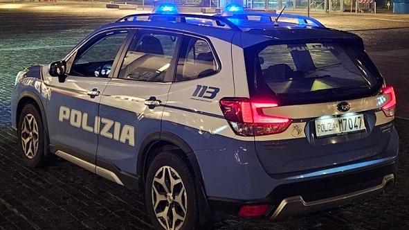 Minaccia i suoi ex vicini con un coltello: arrestato