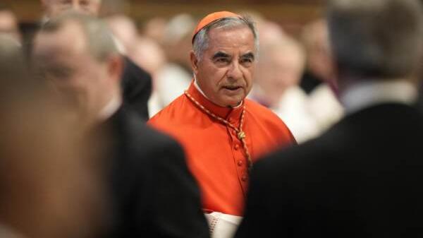 Gli avvocati di Angelo Becciu: «Il cardinale è totalmente estraneo alle indagini»