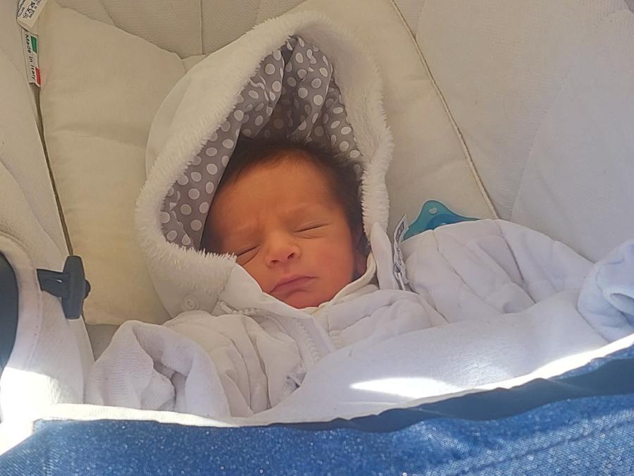 Il piccolo Davide ha fretta: nasce a casa. È il primo a Rubiera dopo 14 anni