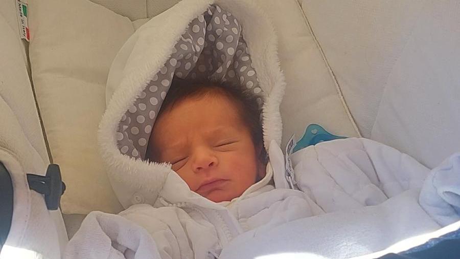 Il piccolo Davide ha fretta: nasce a casa. È il primo a Rubiera dopo 14 anni