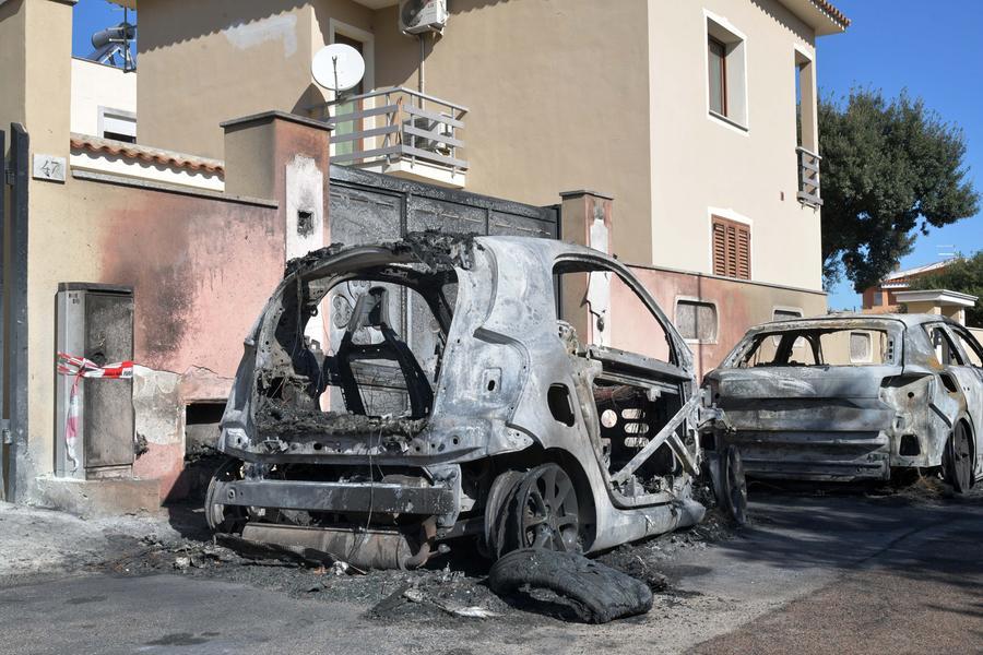 Allarme attentati in Gallura: 80 le auto incendiate in poco più di un anno