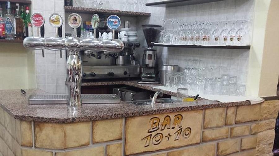 La pizzeria "10+10" di piazza della Repubblica (foto d'archivio)