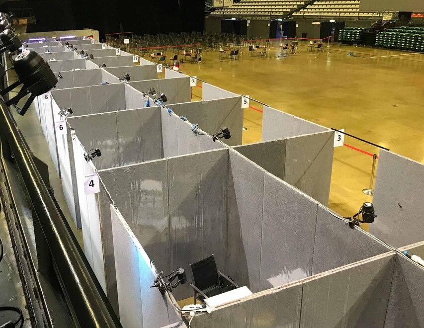 Nella foto, i locali allestiti per le vaccinazioni anticovid al Mandela Forum, dove stavano prestando servizio anche gli addetti minacciati