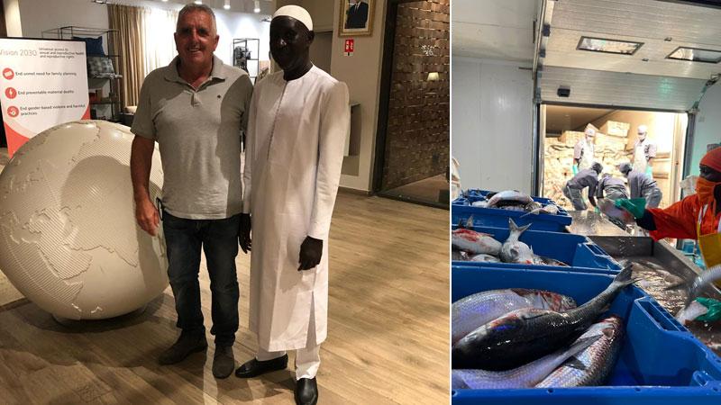 Assane Faye con Andrea Galeotti e a destra il pesce conservato con il ghiaccio della sua azienda