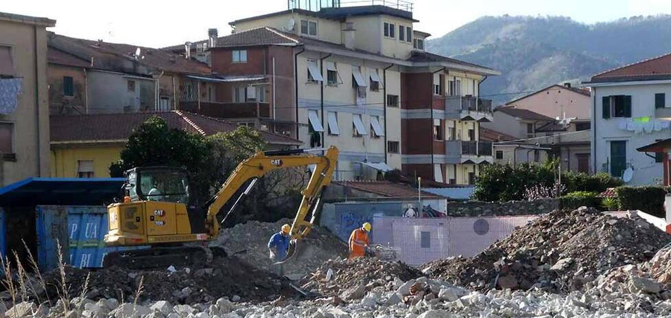 I lavori di demolizione dell’ex Cat e il sindaco Francesco Persiani