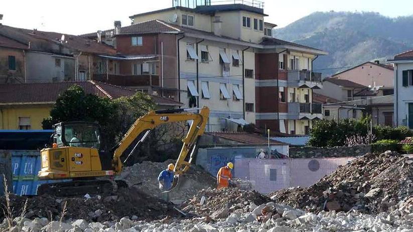 I lavori di demolizione dell’ex Cat e il sindaco Francesco Persiani