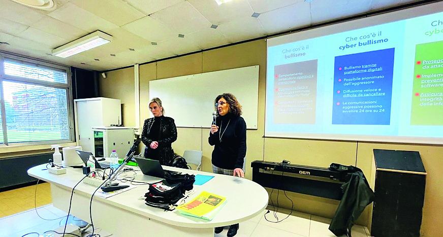 Reggio Emilia, sempre più ragazzi sono contattati sul web da sconosciuti