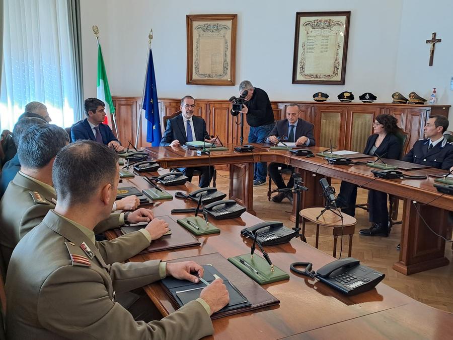 
	Un momento del vertice di ieri mattina in prefettura a Nuoro

