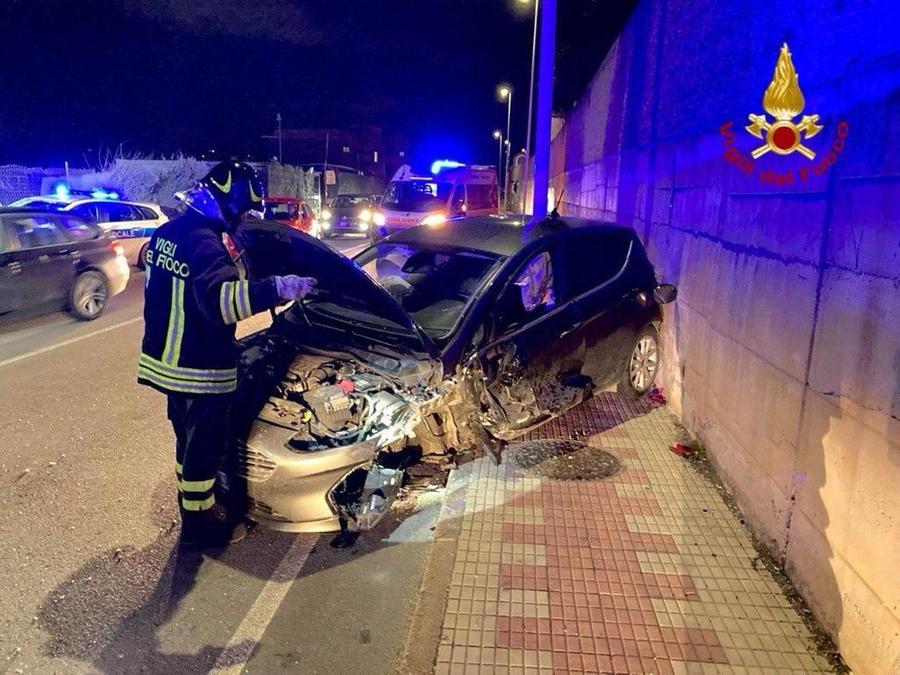 Cagliari, scontro tra 3 automobili in via Is Cornalias