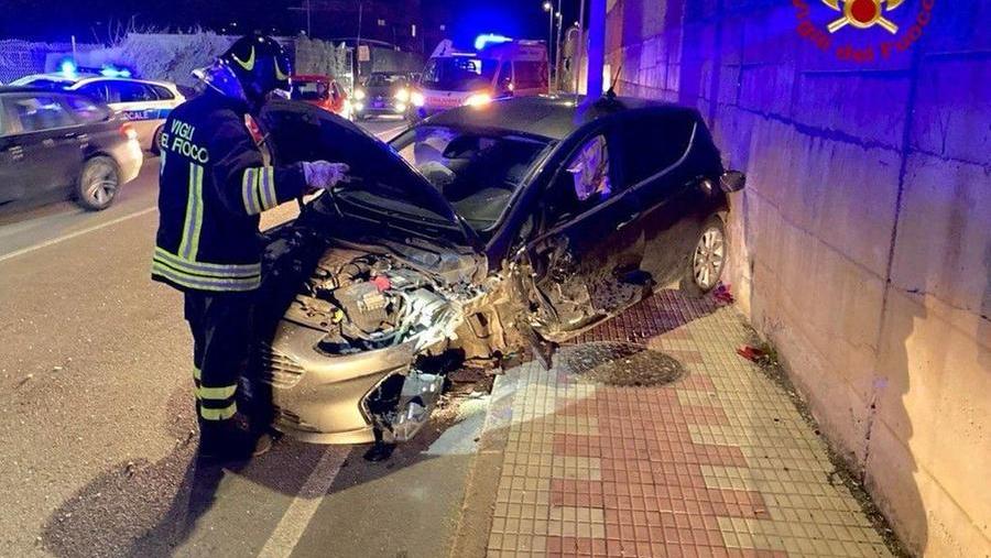 Cagliari, scontro tra 3 automobili in via Is Cornalias
