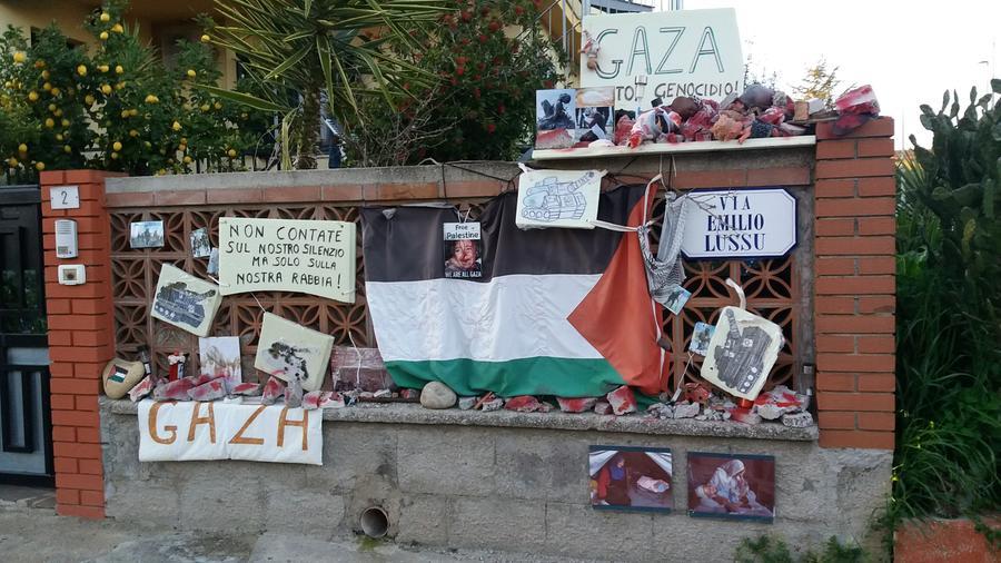 
	Il presepe spostato sul muro della casa della persona che l'ha allestito

