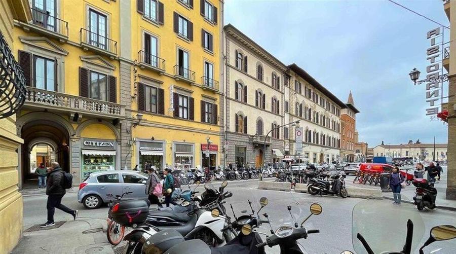
	Largo Alinari a Firenze

