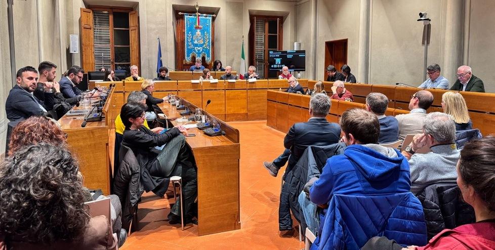 Un momento dell’affollato consiglio comunale dedicato al progetto di raddoppio ferroviario Empoli Granaiolo