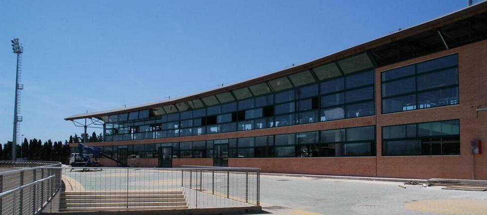 Il fabbricato che doveva diventare club house secondo i progetti iniziali (foto d’archivio)