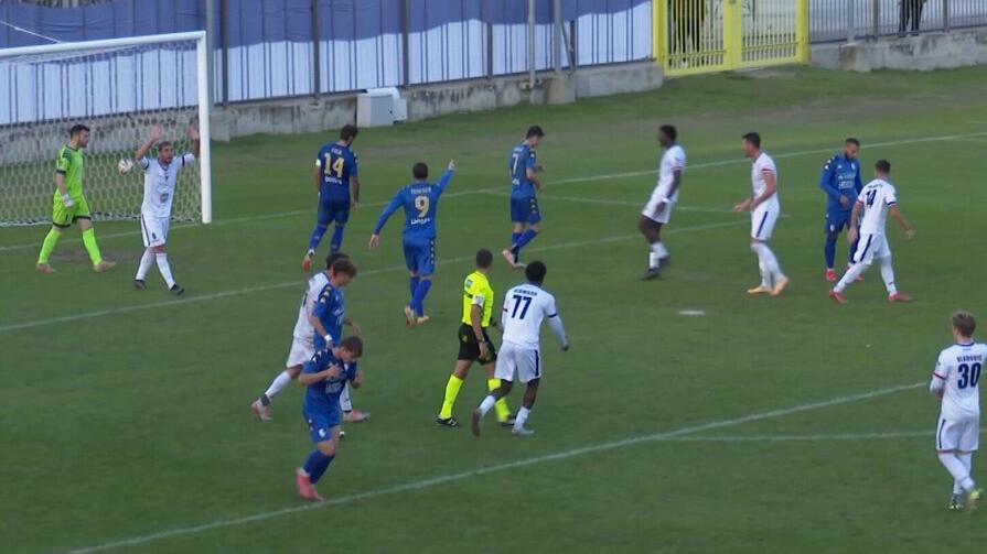 Un’azione della partita tra Prato e Imolese giocata nel girone di andata