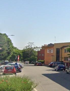 Modena, una 16enne immobilizzata e palpeggiata da tre uomini