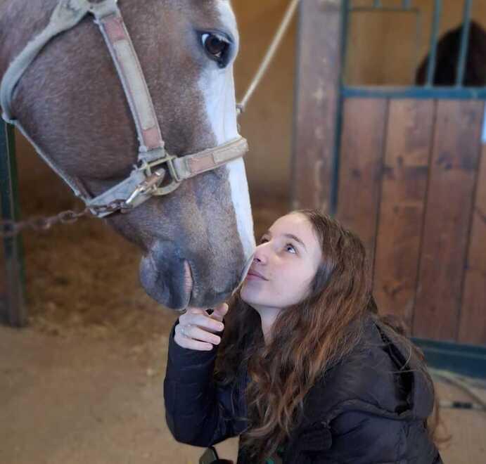 Carpi. La lettera dei genitori di Arianna, morta per il calcio di un cavallo: «Vivete senza rimandare»<br type="_moz" />
