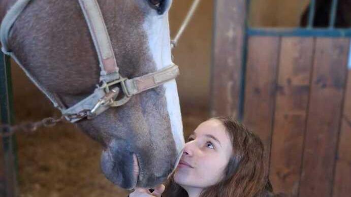 Carpi. La lettera dei genitori di Arianna, morta per il calcio di un cavallo: «Vivete senza rimandare»<br type="_moz" />