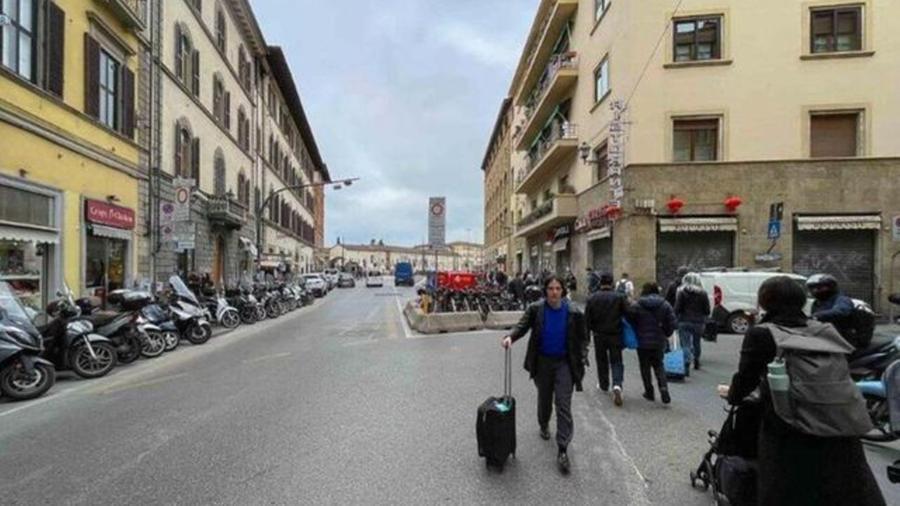Firenze, la paura dopo il 19enne ammazzato in centro, commercianti col bastone e proteste: «Non ne possiamo più»