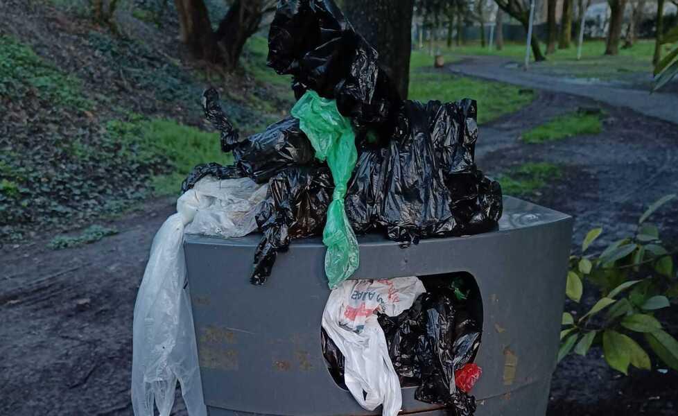 «A San Prospero Strinati i parchi sono sporchi»