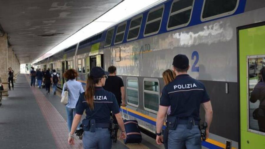La polizia in stazione a Firenze (Foto di repertorio)