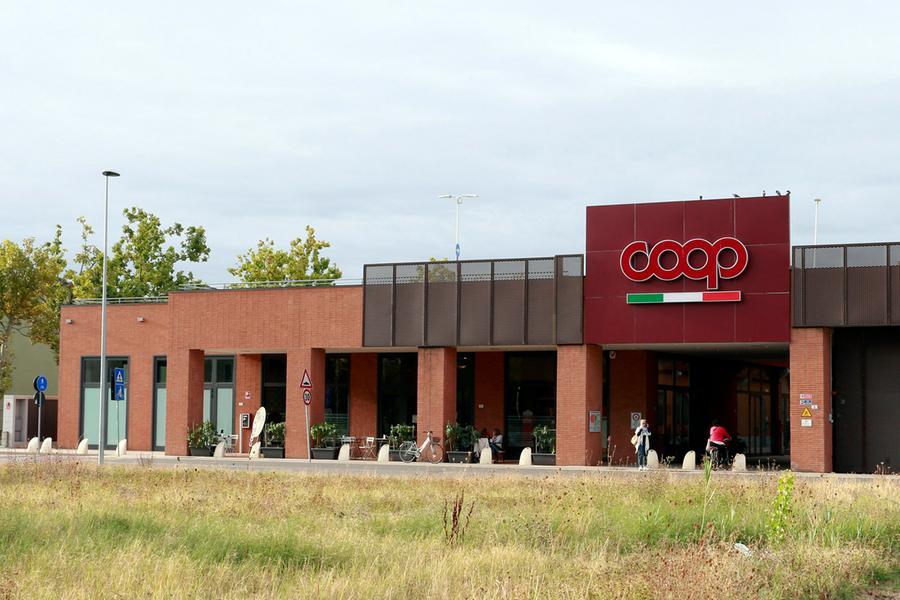 Nonantola, prodotti scaduti messi in vendita: lavoratore licenziato dalla Coop