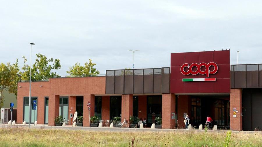Nonantola, prodotti scaduti messi in vendita: lavoratore licenziato dalla Coop
