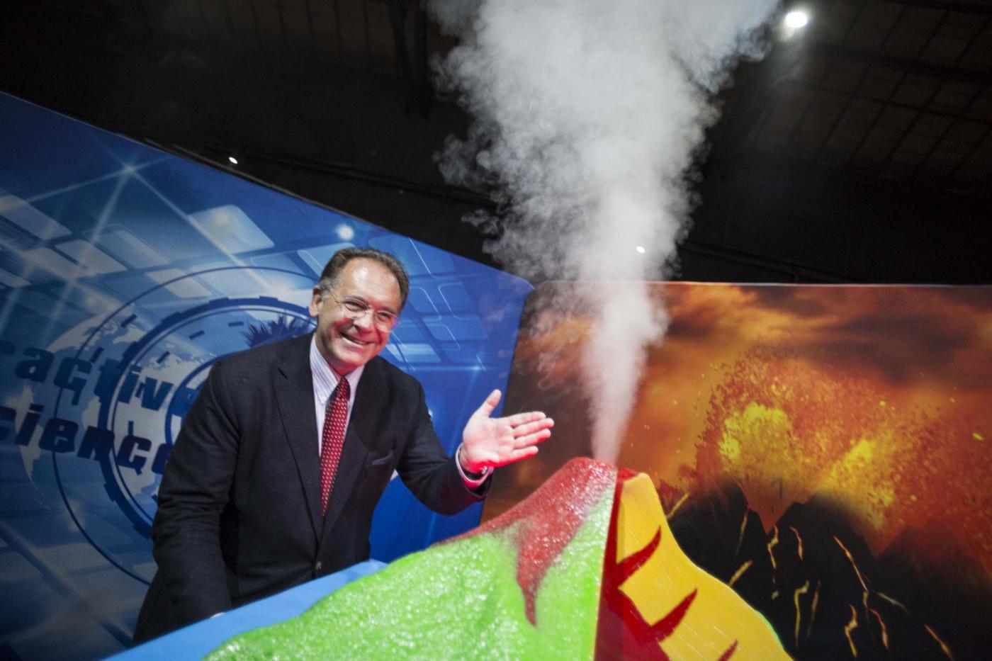 Alessandro Cecchi Paone: «Entrai in Rai con la sola tessera del Wwf. Silvio Berlusconi mi spinse a fare coming out»