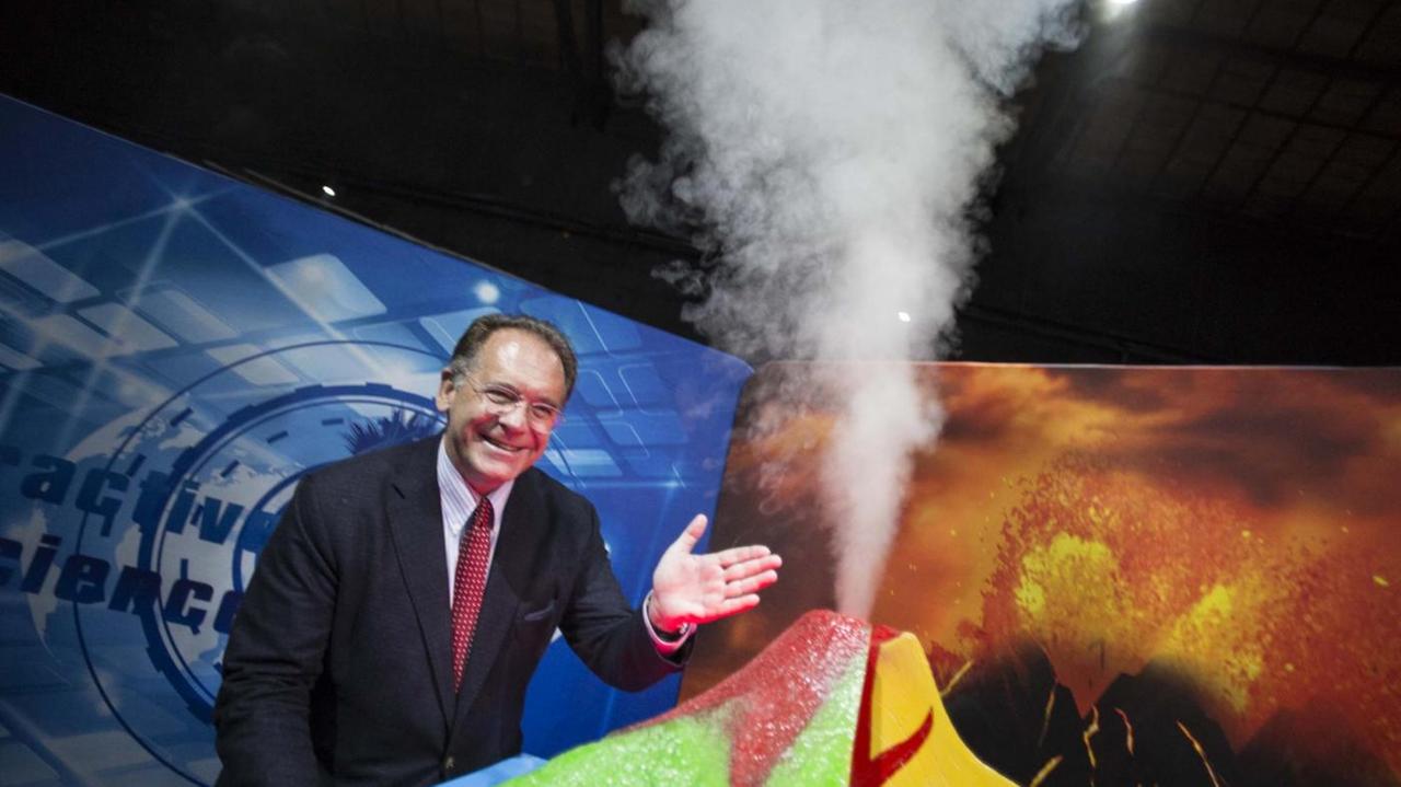 Alessandro Cecchi Paone: «Entrai in Rai con la sola tessera del Wwf. Silvio Berlusconi mi spinse a fare coming out»