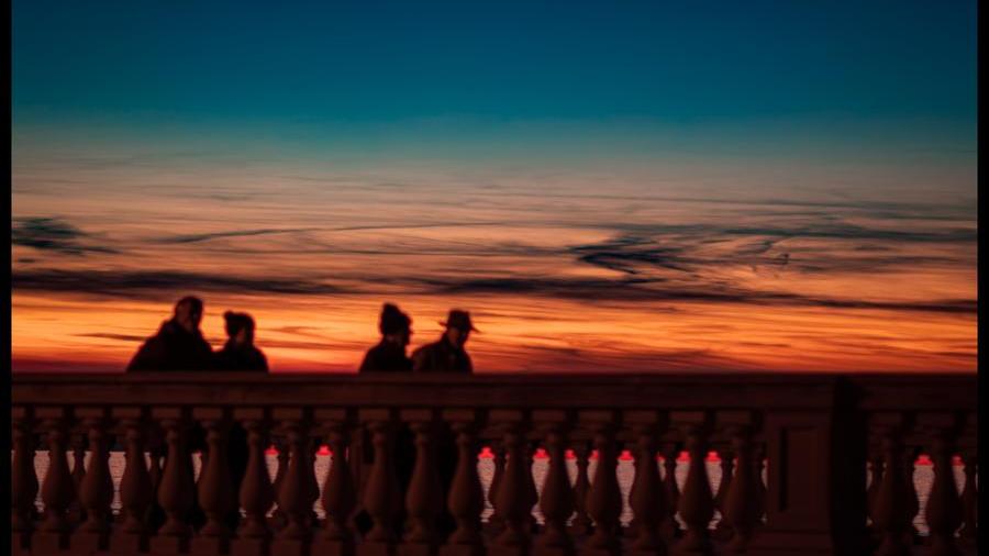 A Livorno il tramonto tinge di rosso l’anima: buon sabato da Serinetta Pisani