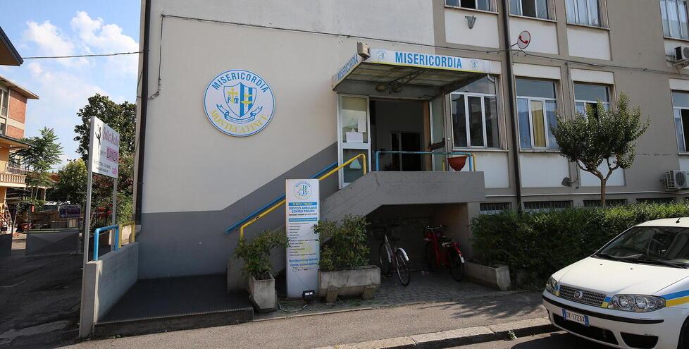 L’ingresso della sede della Misericordia di via Cairoli in zona sud
