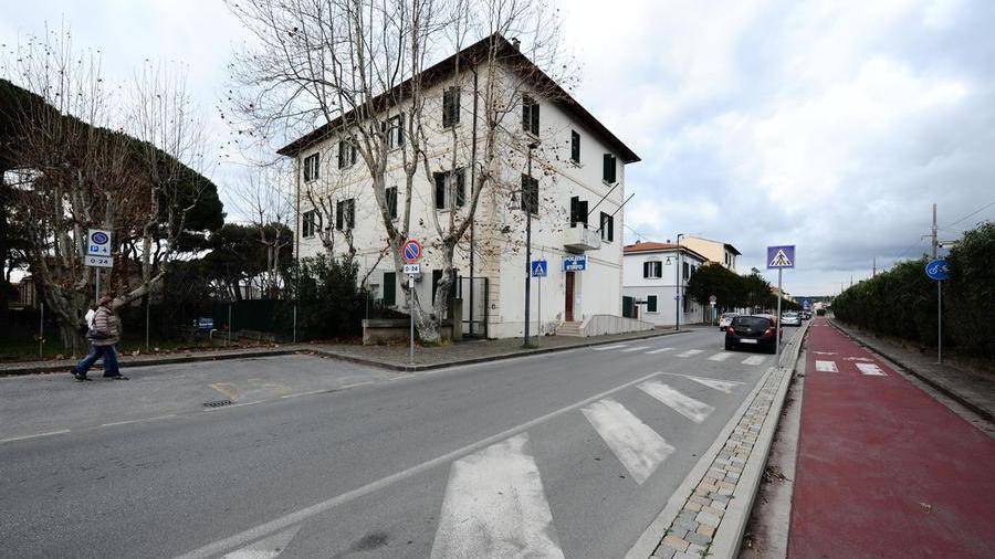 Rosignano, la perseguita e la molesta sul luogo di lavoro: arrestato un 56enne