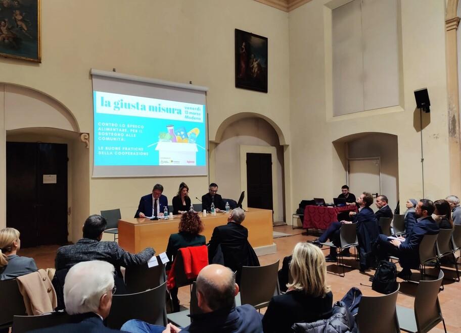 Modena, migliaia di pasti al giorno per modenesi in difficoltà<br>
