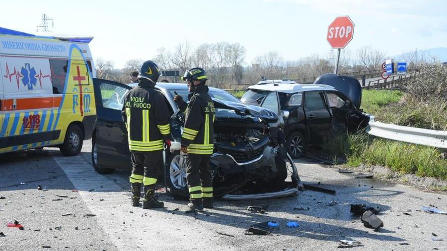 Le due auto che si sono scontrate (foto AgenziaBF)