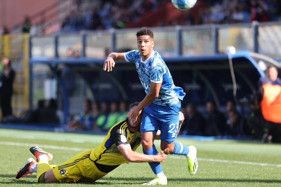 Un brutto Pisa cade a Como: 3-1. Troppi i regali dei nerazzurri
